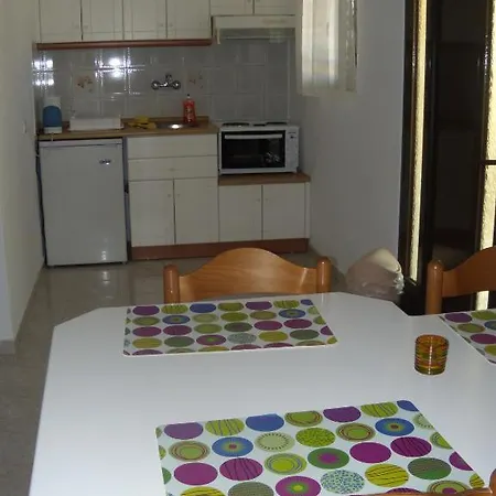 Antigoni's Apartman Aharávi